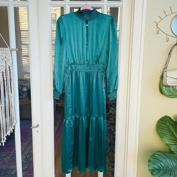Lush Green Satin Long Sleeve Midi Dress - Picture 3 of 8